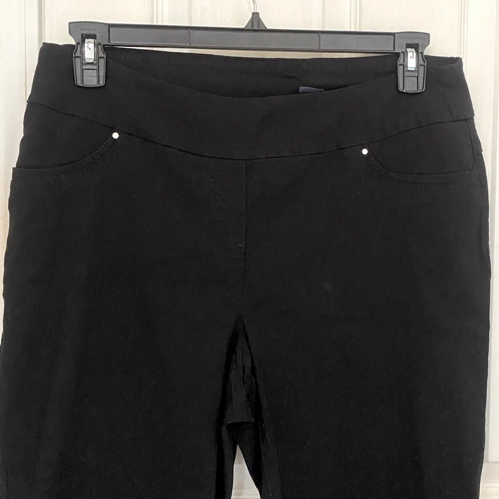 Westbound Woman Capri Pull-On Pants in Black - Picture 3 of 9